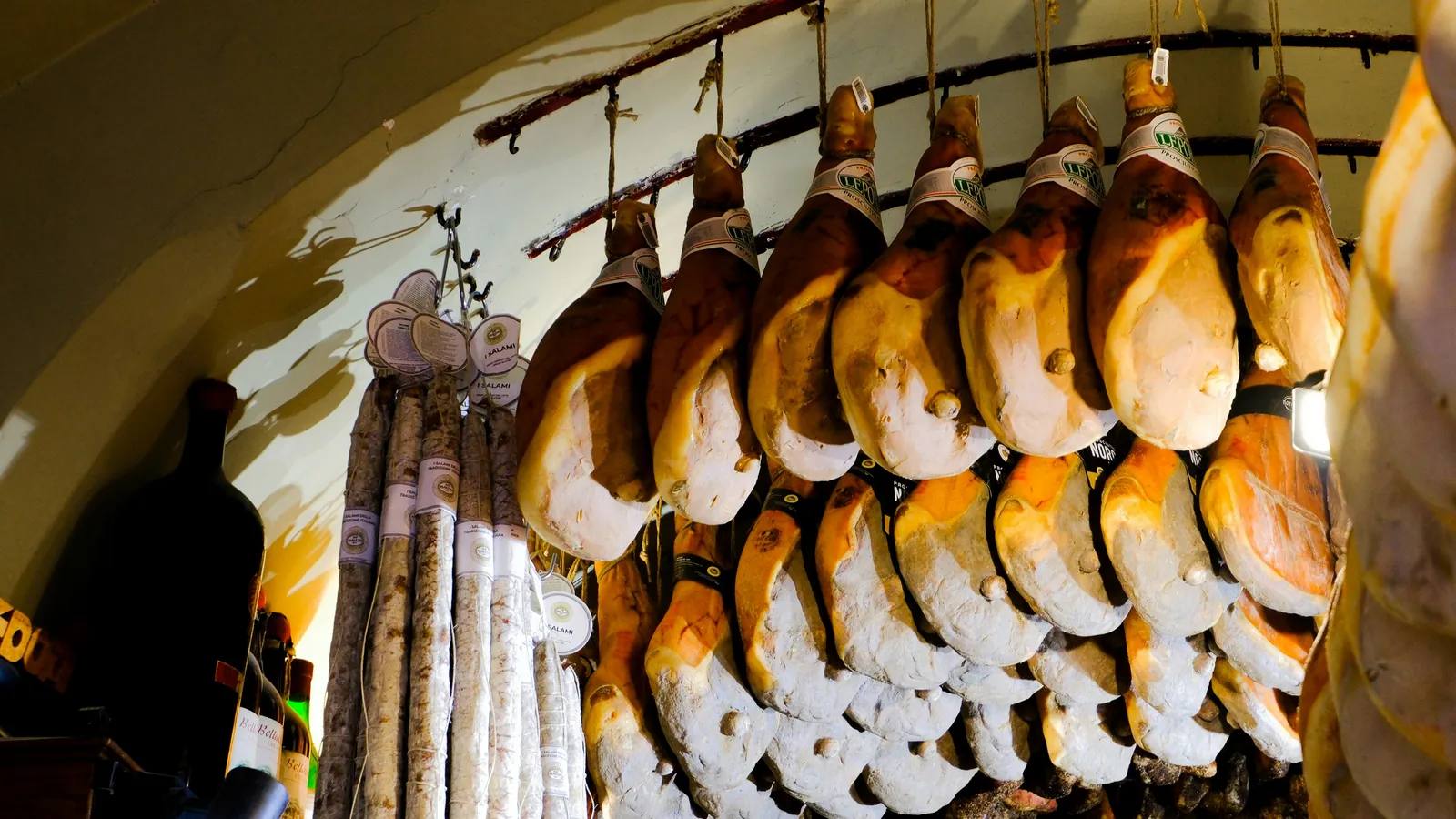 Italian cured meats and whole prosciutto for wholesale export